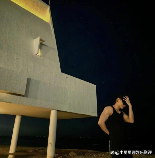 白敬亭泳池腹肌照 太大方了！