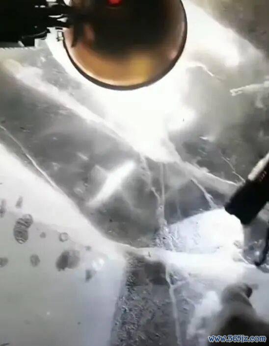 70岁老人走失 遗体在冰河下被发现